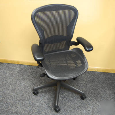 Herman miller aeron chair - fully adjustable blk/size b