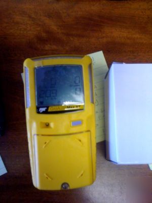 New gas alert max xt brand in original box 4 gas meter