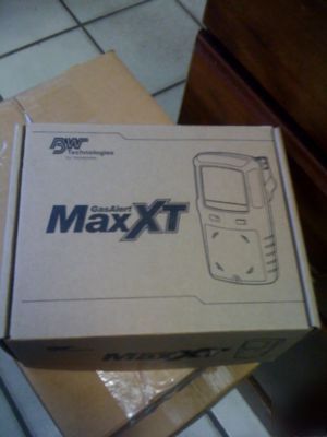 New gas alert max xt brand in original box 4 gas meter