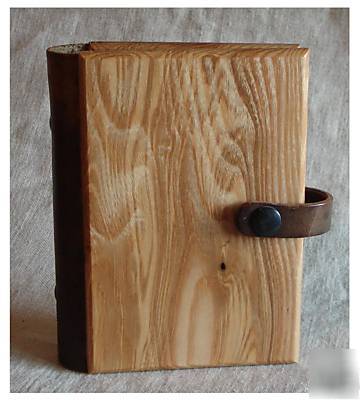 Compact organiser made from olive ash + leather catch
