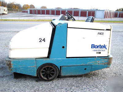 Tennant rider sweeper, hydraulic dump hopper, lp gas 