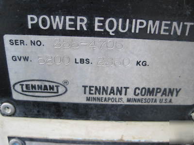 Tennant rider sweeper, hydraulic dump hopper, lp gas 