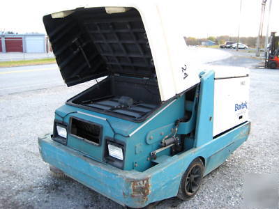 Tennant rider sweeper, hydraulic dump hopper, lp gas 