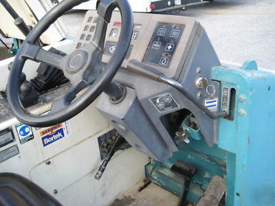 Tennant rider sweeper, hydraulic dump hopper, lp gas 