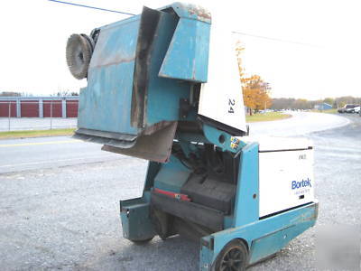 Tennant rider sweeper, hydraulic dump hopper, lp gas 