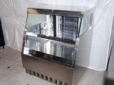 Regal pinnacle open air refrigerated merchandiser