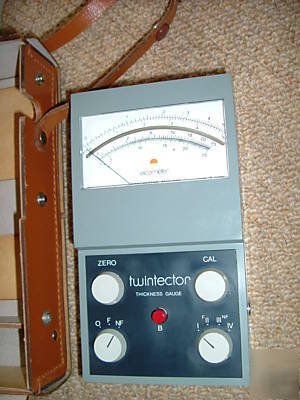 Elcometer twintector thickness gauge in leather case.
