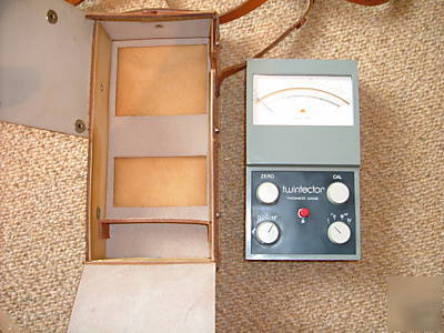 Elcometer twintector thickness gauge in leather case.