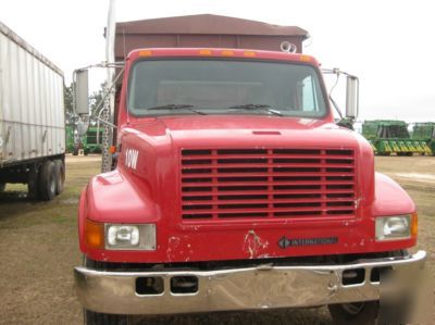International 4900 grain truck 750 bushel 300 hp diesel