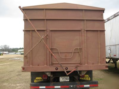 International 4900 grain truck 750 bushel 300 hp diesel