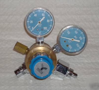 Veriflo NO2 compressed gas pressure regulator, CGA326 