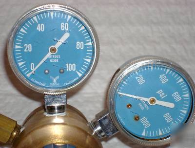 Veriflo NO2 compressed gas pressure regulator, CGA326 