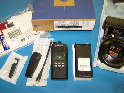 New motorola HT1250 ls+ uhf 403-470 ht 1250 ls+ in box