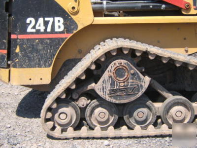 Cat 247B farm tractor skid steer loader