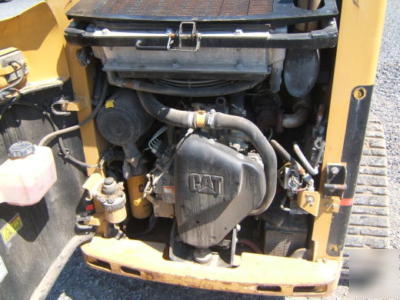 Cat 247B farm tractor skid steer loader
