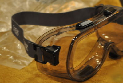 New crews EP2400 safety spectacle glasses goggles