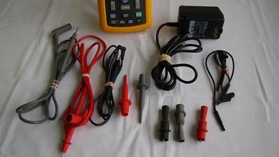 Fluke 123 industrial scopemeter in box mint condition 