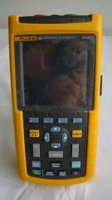 Fluke 123 industrial scopemeter in box mint condition 
