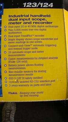 Fluke 123 industrial scopemeter in box mint condition 