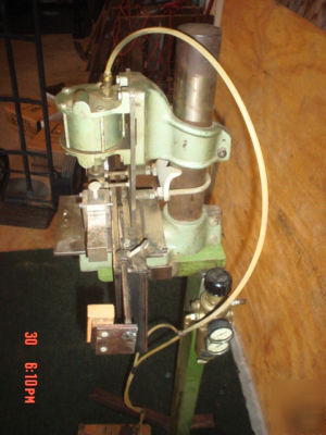 Pneumatic press foot pedal acutated good condition 