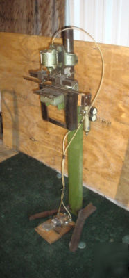 Pneumatic press foot pedal acutated good condition 