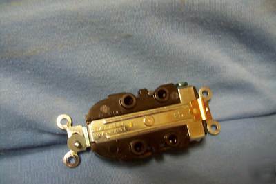 Connector outlets 5EA. 30A/250V 2@ 20A/250V 2@ 15A/125V