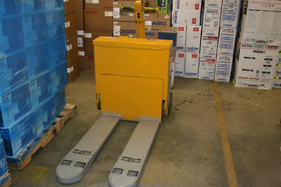 Yale electric pallet jack, MP40C 4000LB. good working