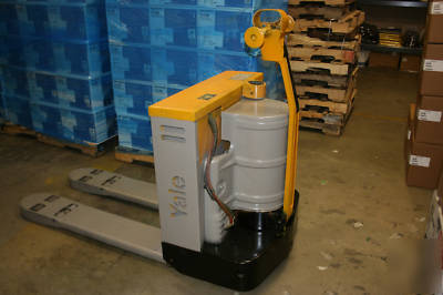 Yale electric pallet jack, MP40C 4000LB. good working