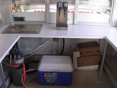 2000 wells cargo concession trailer 