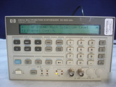Hp 8904A multi function synthesizer dc 600KHZ 001/005