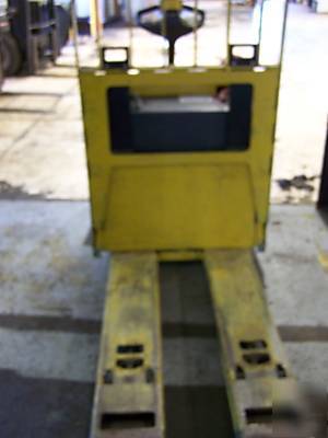 Yale MPW060 motorized commercial hand truck pallet jack