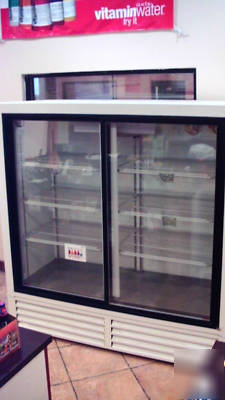 Commercial 2 door refrigerated merchandiser /cooler 