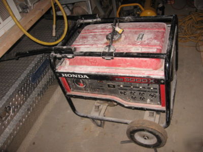 Honda EB5000X 11 hp 120/240V jobsite generator