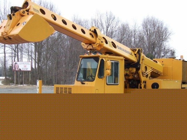 1989 gradall G660E excavator with attachmants nice 