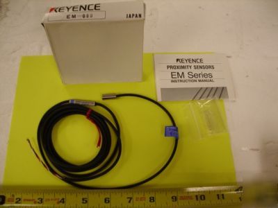 New keyence em-080 proximity sensor w/ built-in amp ** **
