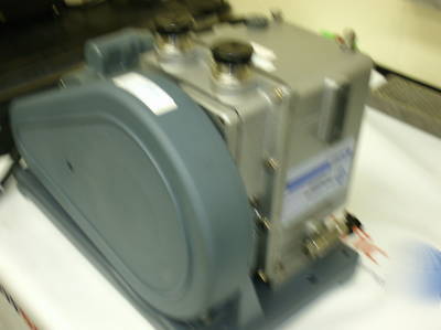 Welch duo-seal vacuum pump 1402N-01 