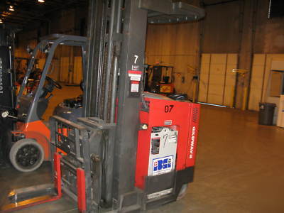 Raymond double reach lift - well maintained (2)