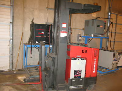 Raymond double reach lift - well maintained (2)