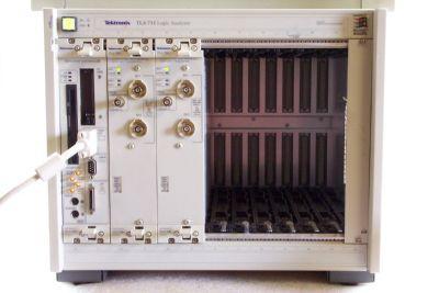 Tektronix TLA711 logic analyzer TLA7D1 & monitor