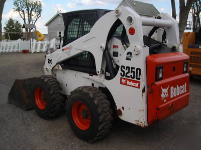 2007 bobcat S250 cab, heat, air, 2 speed, 635 hrs