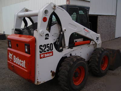 2007 bobcat S250 cab, heat, air, 2 speed, 635 hrs