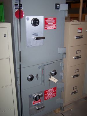 Armor safe technologies / large size safe / 4 doors