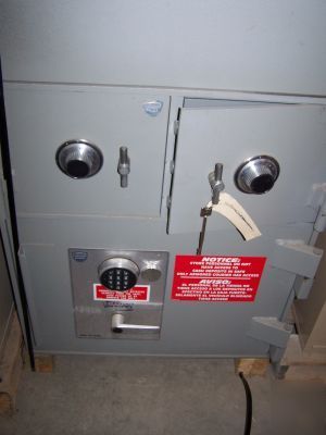 Armor safe technologies / large size safe / 4 doors