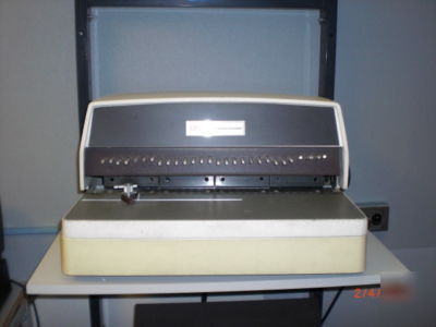 Gbc model 111-pm-2 electric punch machine - nice