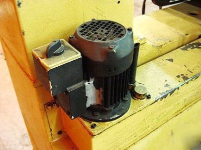 Scmi R9 pin router 9HP, 3PH, 36â€ throat, hydraulic feed