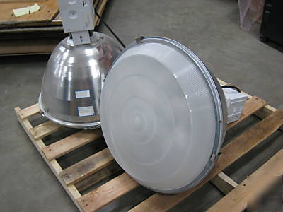 Ge clb charger luminaire, low bay , enclosed w/bulbs