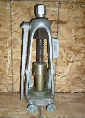 Hydraulic fitting swage tool (crimper) by synflex 