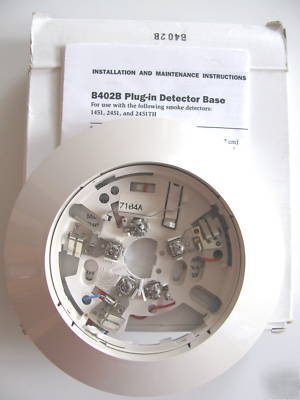 System sensor B402B plug-in detector base for 1451/2451