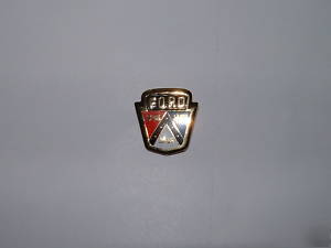 Ford pin back badge hat, tie or lapel classic type