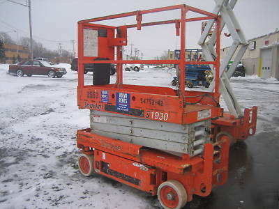 2002 snorkel 1930 scissor lift, 25' work height clean